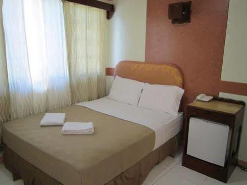Golden Stallion Suites 卡加盐德奥罗 外观 照片